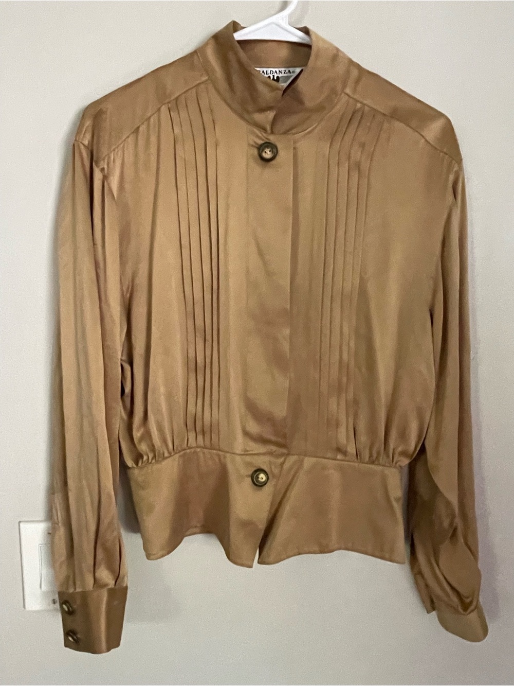 Vintage Baldanza 100% Silk Blouse Gold Satin Pleated Tuxedo Top Sz 6 Luxury Glam